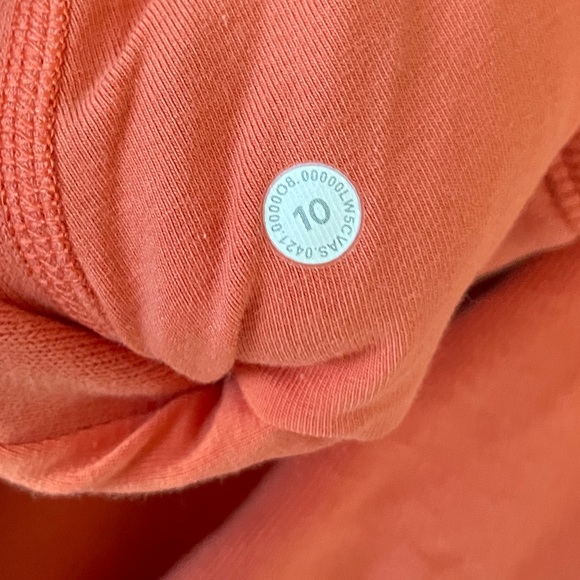 Lululemon High Rise Scuba Jogger - Picture 6 of 6